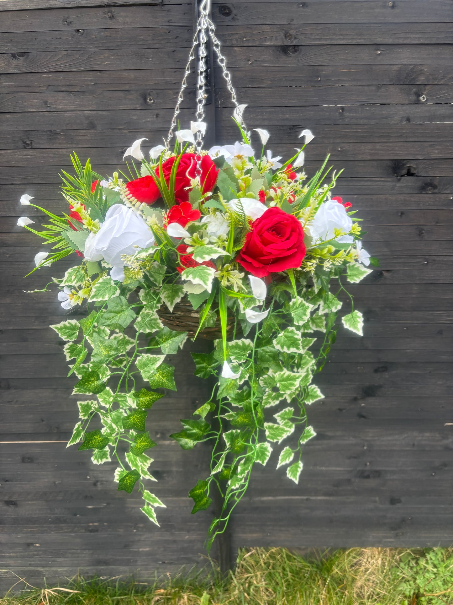 Red & Ivory Deluxe Rattan Basket