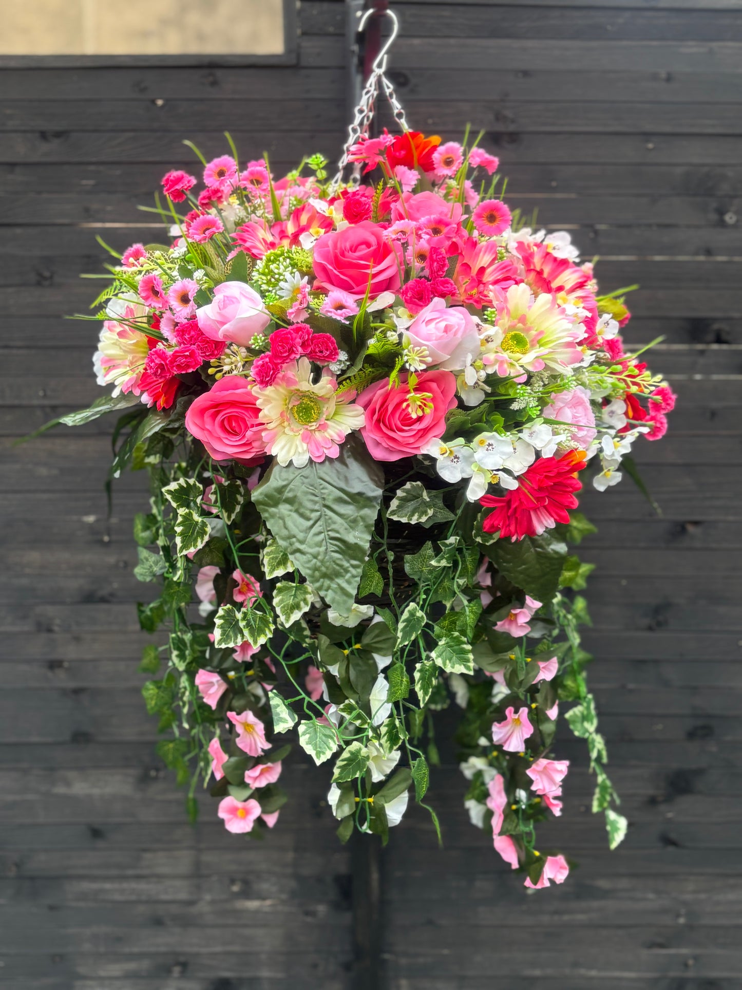 Super  Deluxe Rattan Baskets pinks.